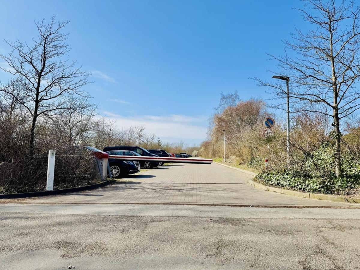 Saturn, Strandnah * Rostock